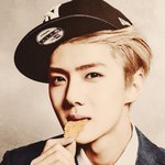 [세훈] <b>앞</b>에 앉아서 과자먹는 <b>남친</b>짤