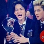 [카이] 종인이에게 상을 들게 하면 안돼