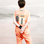 [시우민] 뒷모습성애자 만들게 하는 <b>뒷태</b>