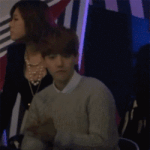 [백현] <b>박수</b>열심히치다가손다쳐쪄