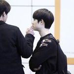 [도경수] <b>경수</b>코 찌르는 니니 고화질사딘