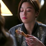 별그대 전지현 블링블링 반지 끼고 <b>우아</b>한 치킨 먹방!