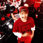 [백현] <b>헬리</b>캠을 바라보는 큥