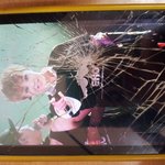 [비상대피소] <b>액정</b> 깨졌을 때 애들 사진보지말아요... 