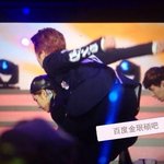 [시우민] <b>민석</b>이 오늘도 무대에서 날아다니는 구나