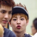 [시우민] <b>스냅</b>백 쓰려고 앞머리 잘랐엌ㅋ