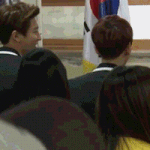 [백현] 찬열이한테 <b>목덜미</b>잡힌 어제백현이 ㅋ