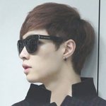 [비상대피소] 이 남자는 뭔가 보여주기 싫다..
