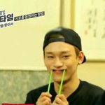 [CHEN] 첸이 <b>입꼬리</b>가 올라가있는이유