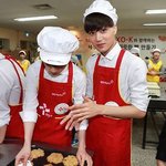 [카이] <b>종인</b>이 과자 안만들고 뭐해?