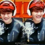 [백현] 스냅백 다 어울리는데 빨강<b>색이</b>