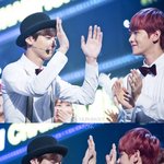 [백현] 아..<b>님들</b> 찬백 이 사진 보심?