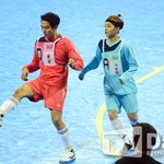 [시우민] 슬옹형...형아...나도 공줘요 <b>이리</b>줘