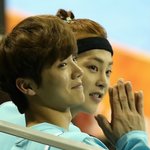 [시우민] 아니 왜 머리에 <b>밴드</b>......