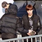 [카이] 카이이거왜들고있음??