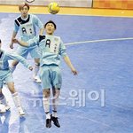 [시우민] 슈밍ㅋㅋㅋㅋ축구하다 기절ㅋㅋㅋ