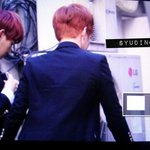 [시우민] 눝팬싸 슈밍 <b>뒷모습</b> ㅠㅠ