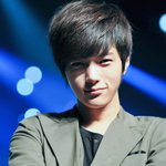 남자아이돌의 <b>정면</b> 직찍 모음.jpg