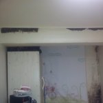 [도와주세요]  월세집물이<b>새서</b>벽지가..도와주세용..ㅠ사진잇음