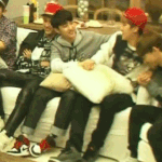 [백현] <b>양쪽</b>에서백현이를가만히못두네ㅋㅋ