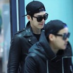 모자 뒤집어 쓰고 입국하는 김우빈