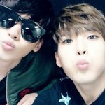 려욱의 <b>훈훈</b>한 인맥 셀카 모음
