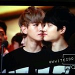 [도경수] <b>백현디오</b> 뽀뽀...