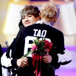 [백현] 큰소고기자근소고기<b>포옹</b>고화질