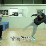 [찬열] <b>헛발질</b> 찬열이ㅋㅋㅋㅋㅋ