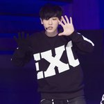 [EXO] <b>찬열</b>이 손 엄청 크구나..