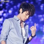 男아이돌의 섹시한 <b>셔츠</b> 패션