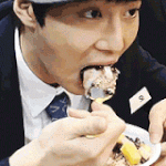 [수호] 어빠는 <b>팥빙수</b> 하날먹어도 잘생겼네여...