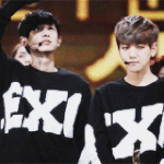 [백현] 골디 2층에 <b>인사</b>하는 백현이