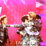 [CHEN] 크리스형한테<b>방방</b>뛰며안기는귀여운죵대ㅠㅠㅠ