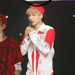 [카이] 김종인 마이크 왜저렇게 <b>잡음</b>?