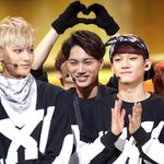 [카이] 종인이 <b>머리위</b>의 검은 손