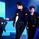 [카이] 어떻게 이 자세로 <b>균형</b>을 잡지?