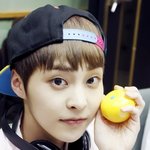 [시우민] 슈키라 때 민석이가 쓴 <b>스냅</b>백 있잖아