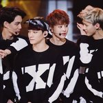 [시우민] 한프레임에 잡힌 여섯명<b>모두</b>