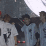 [백현] 백현이 종대 허리 감으려다 <b>거절</b>당함ㅋㅋ