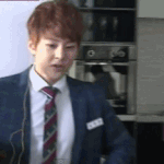 [시우민] 티비엔 미니가 왔다네.<b>gif</b>