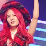 체크<b>무늬</b>로 멋낸 아이돌 패션