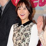 진달래빛 립스틱이 촌스러운 듯 잘 어울리는 박보영