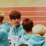 [시우민] (움짤)<b>뒷통수로</b>도 이렇게 씹덕사당하네...하..