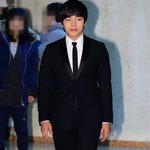 수트 입고 송강호한테 인사하는 여진구