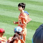 [EXO] 우리 리더는 참 <b>친근</b>해요.jpg