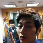 아이돌의 즐거운 대기실 셀카 <b>놀이</b>.jpg