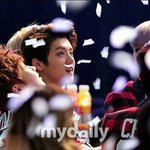 [시우민] 꽃가루 기사<b>사진</b>ㅋㅋ