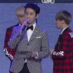 [백현] 크리스랑 <b>포옹</b>하는 백현이 풀움짜르