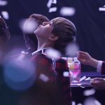 [EXO] 백현이 종이<b>가루</b>를 느끼며